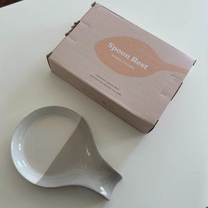 White and Gray Ceramic Spoon Rest - FAVOR